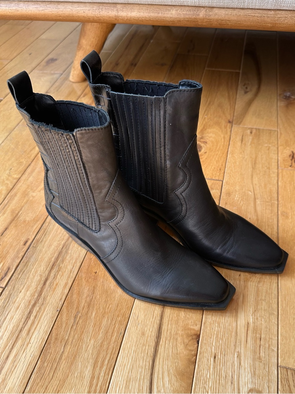 Dolce Vita Short Cowboy Boot - Size 7